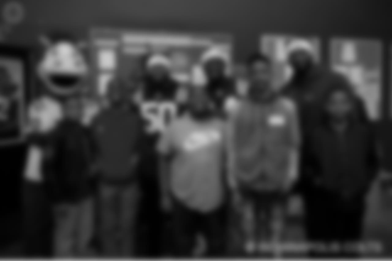 2018_1210_ShopWithAColt0159