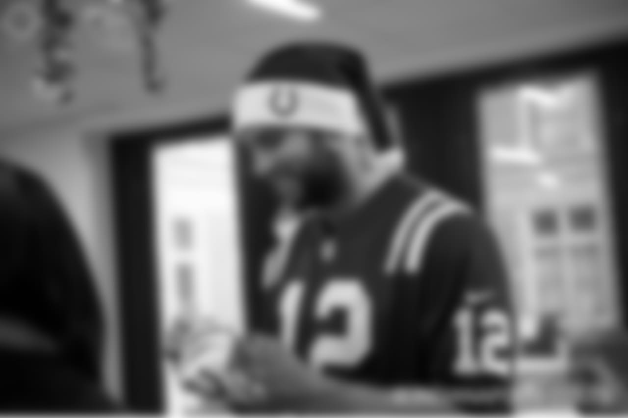 2018_1217_RileyCaroling0079