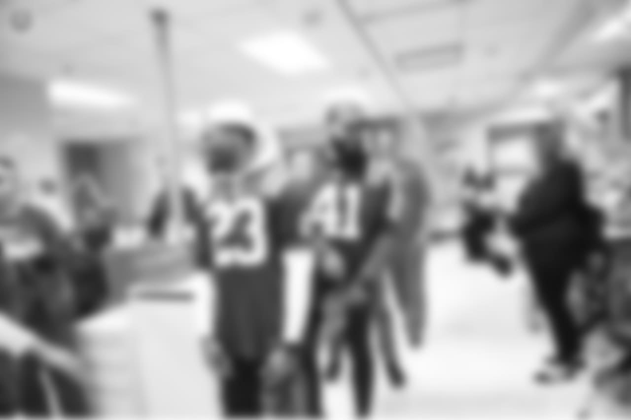 2018_1112_ CM_VAHospitalVisit0255