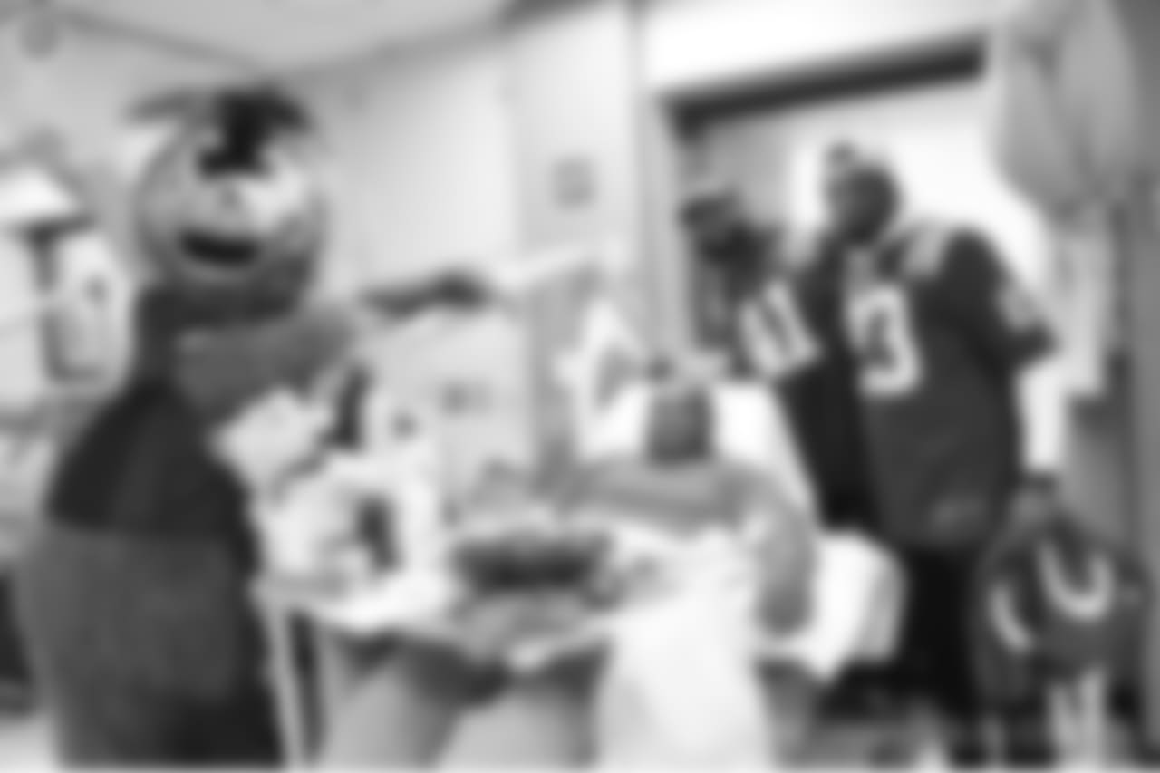 2018_1112_ CM_VAHospitalVisit0203
