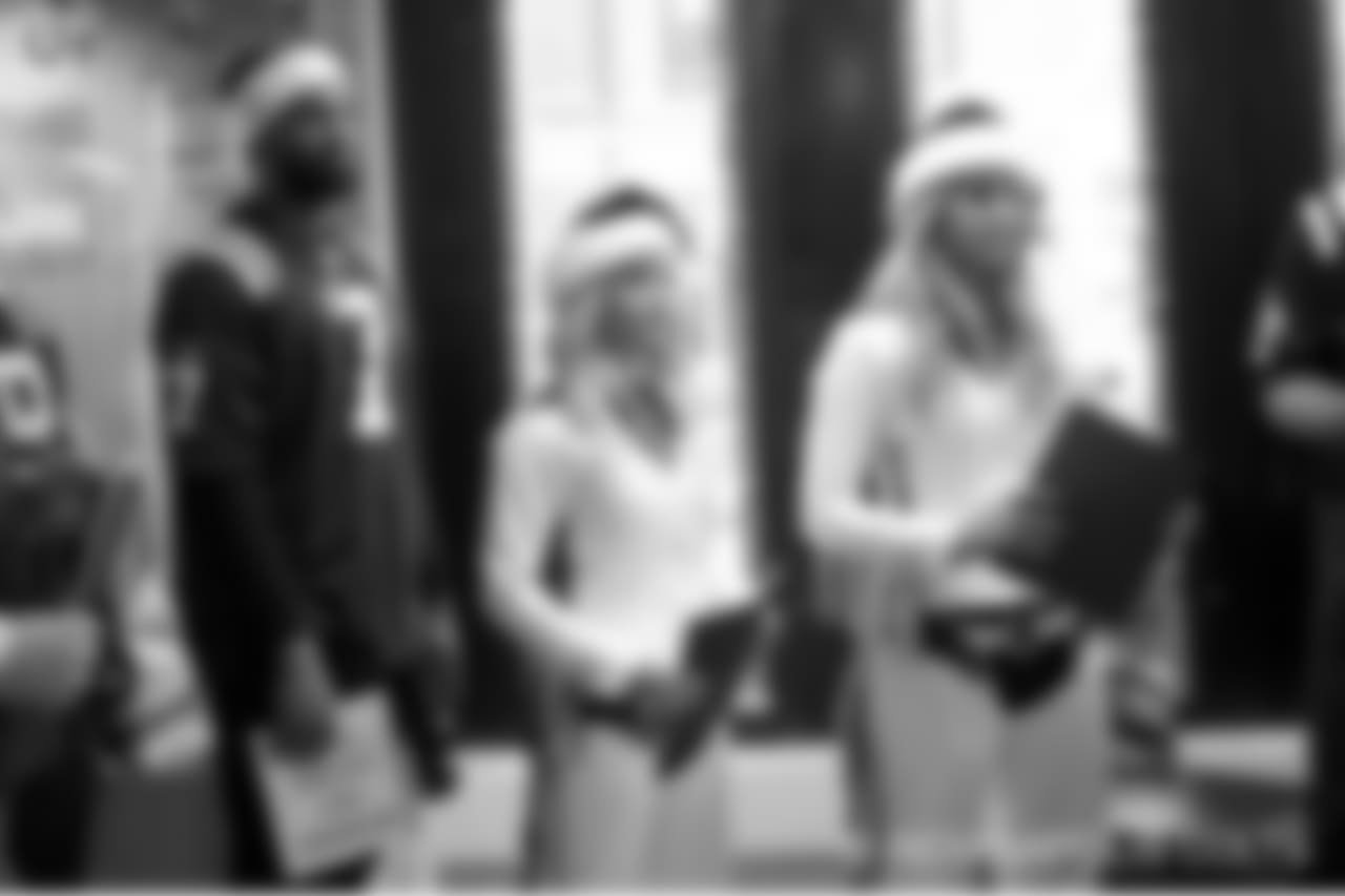 2018_1217_RileyCaroling0200