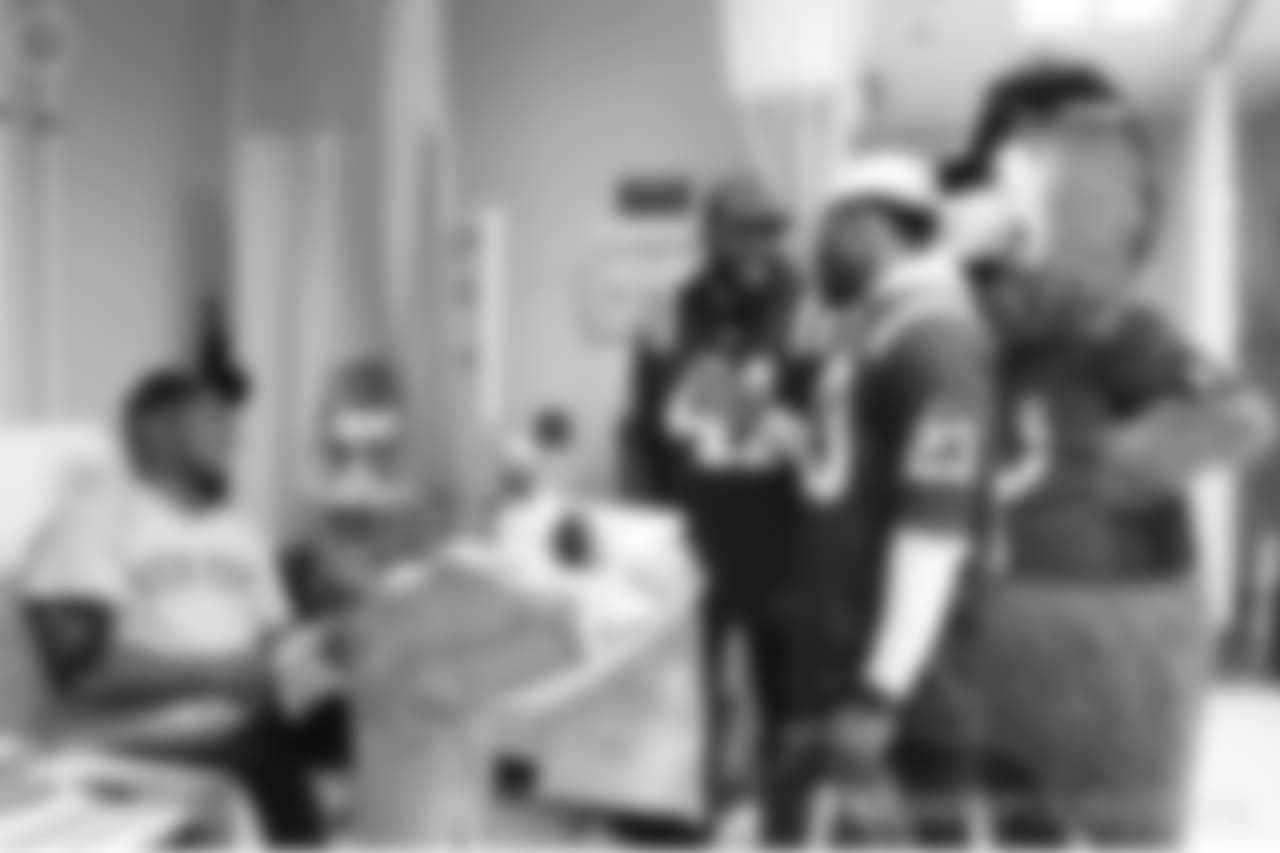 2018_1112_ CM_VAHospitalVisit0175