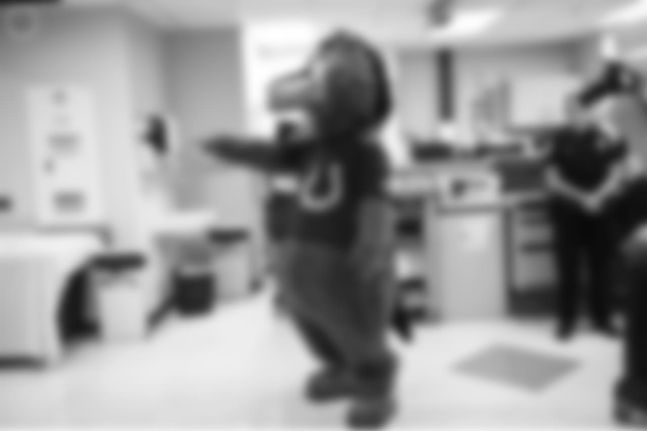 2018_1112_ CM_VAHospitalVisit0129
