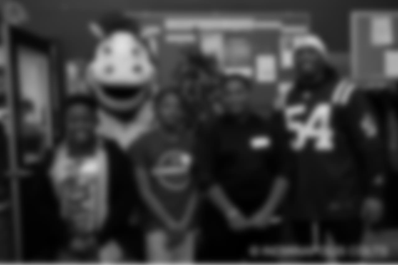 2018_1210_ShopWithAColt0167