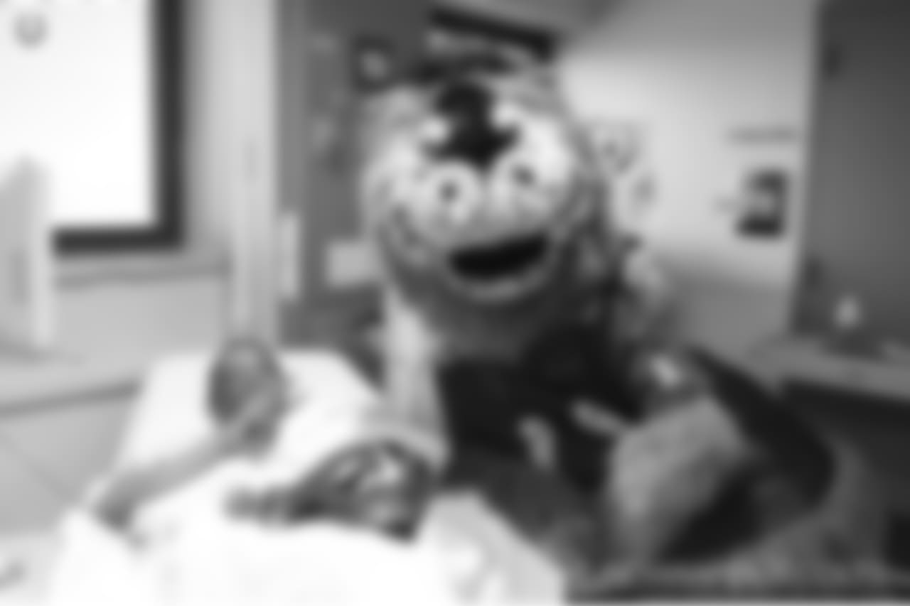 2018_1112_ CM_VAHospitalVisit0160