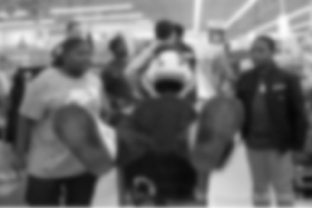 2018_1210_ShopWithAColt0463