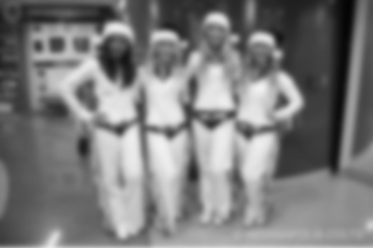 2018_1217_RileyCaroling0126