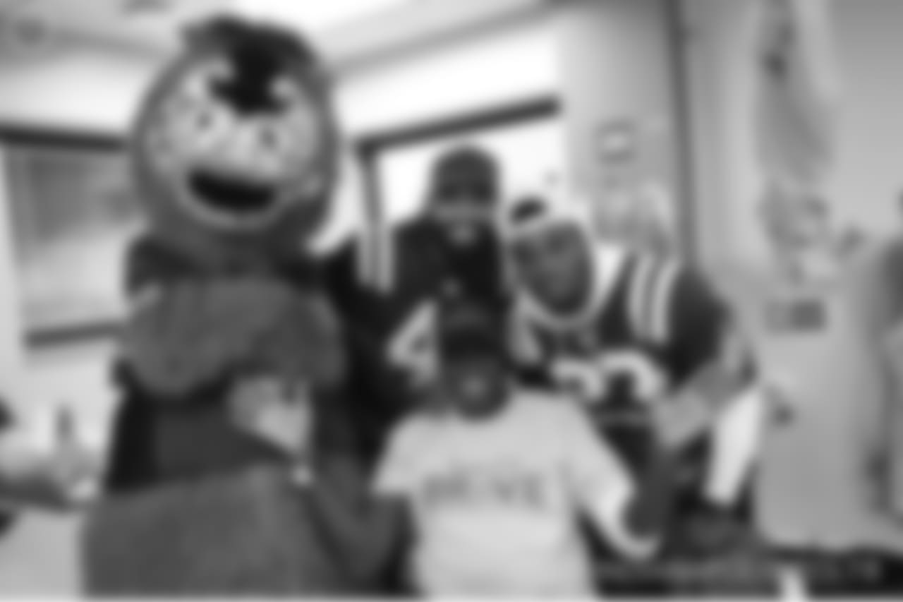 2018_1112_ CM_VAHospitalVisit0236