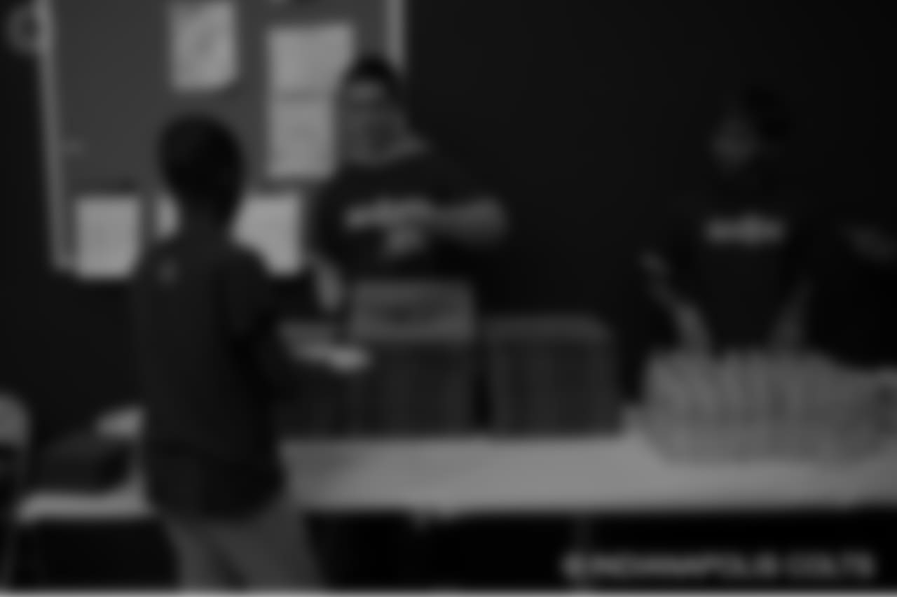 2018_1210_ShopWithAColt0081