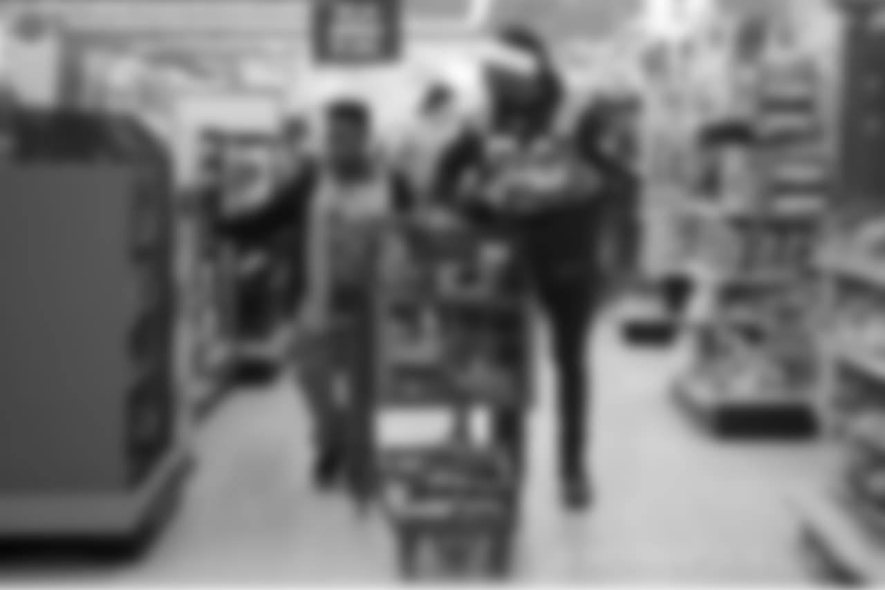 2018_1210_ShopWithAColt0453