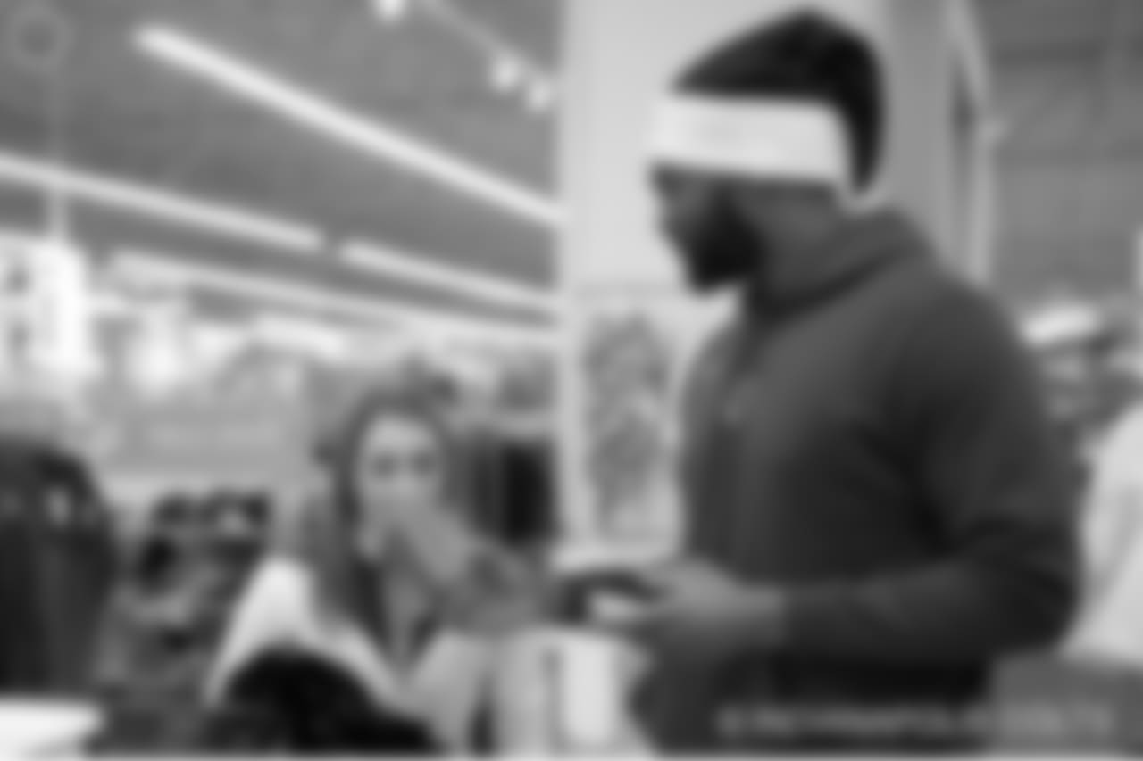 2018_1210_ShopWithAColt0282
