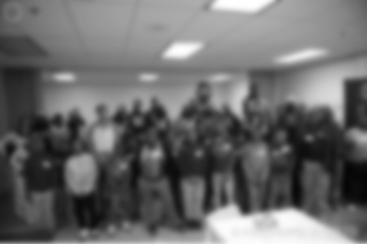 2018_1210_ShopWithAColt0129