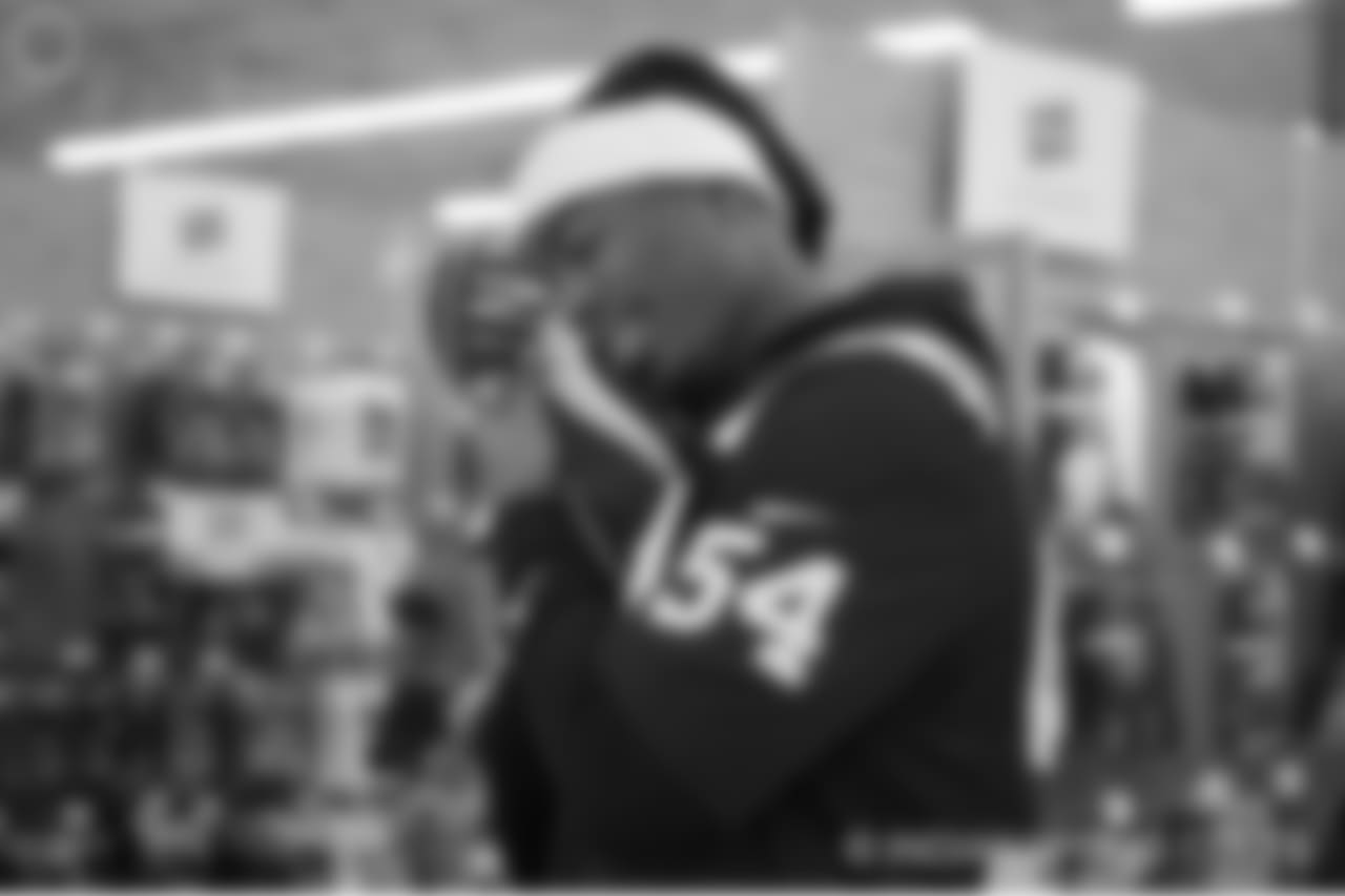 2018_1210_ShopWithAColt0492