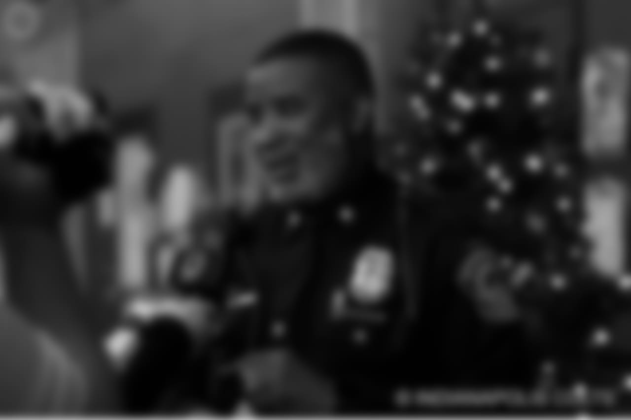 2018_1210_ShopWithAColt0020