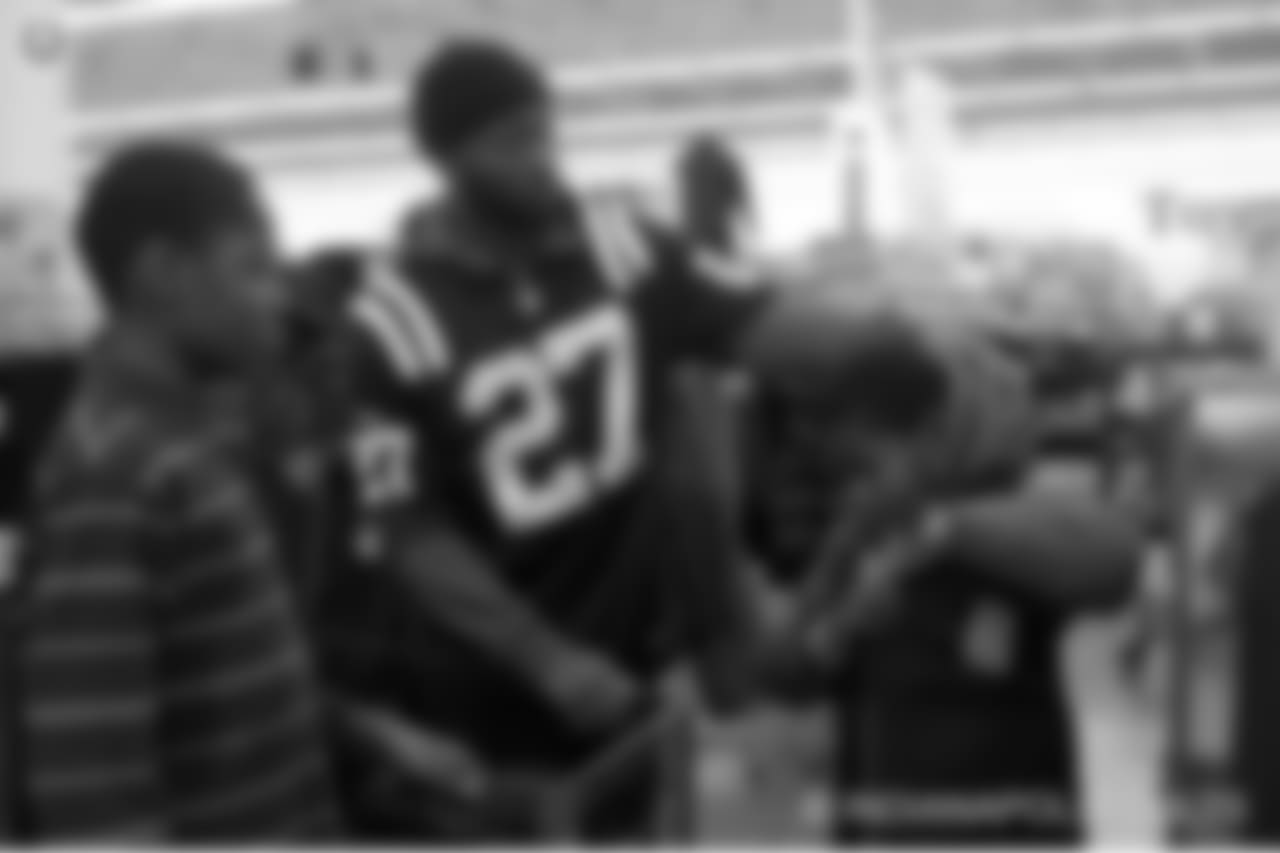 2018_1210_ShopWithAColt0476