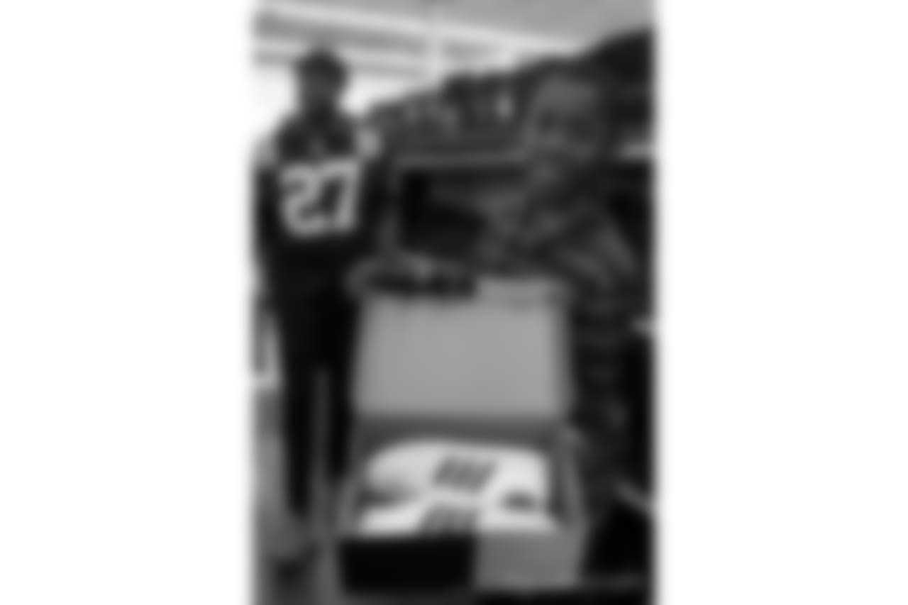 2018_1210_ShopWithAColt0403