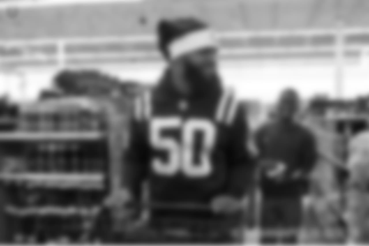 2018_1210_ShopWithAColt0300