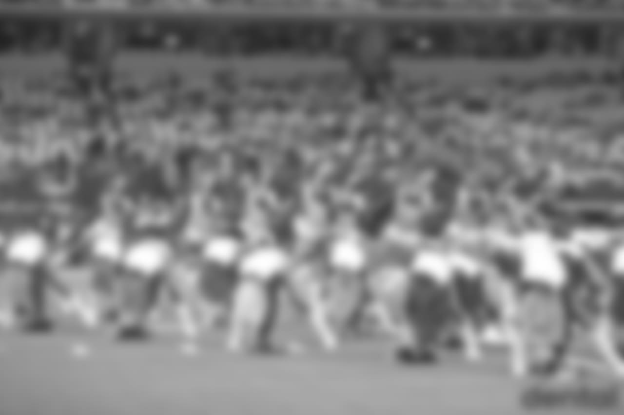 05 November 2018: Cheerleaders
of the Dallas Cowboys during their NFL week 9 regular season 28-14 loss to the Tennessee Titans at AT&T Stadium in Arlington, Texas. Photo by James D. Smith/Dallas Cowboys