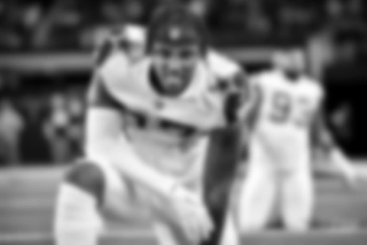 20181129_DAL_Taco Charlton_JJ2187