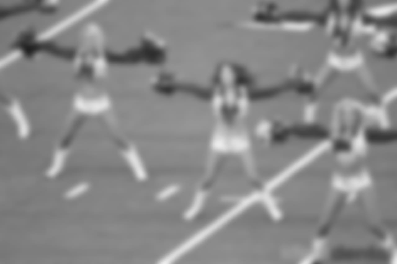 023 December 2018: Cheerleaders
of the Dallas Cowboys during their NFL week 16 regular season 27-20 win over the Tampa Bay Buccaneers at AT&T Stadium in Arlington, Texas. Photo by Sam Smith/Dallas Cowboys