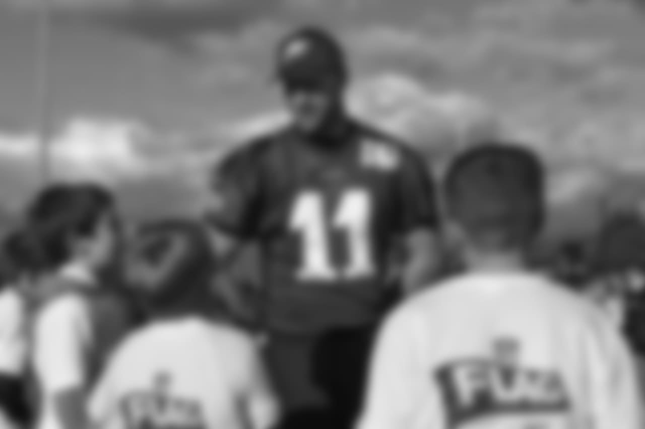 QB Carson Wentz huddling up the children