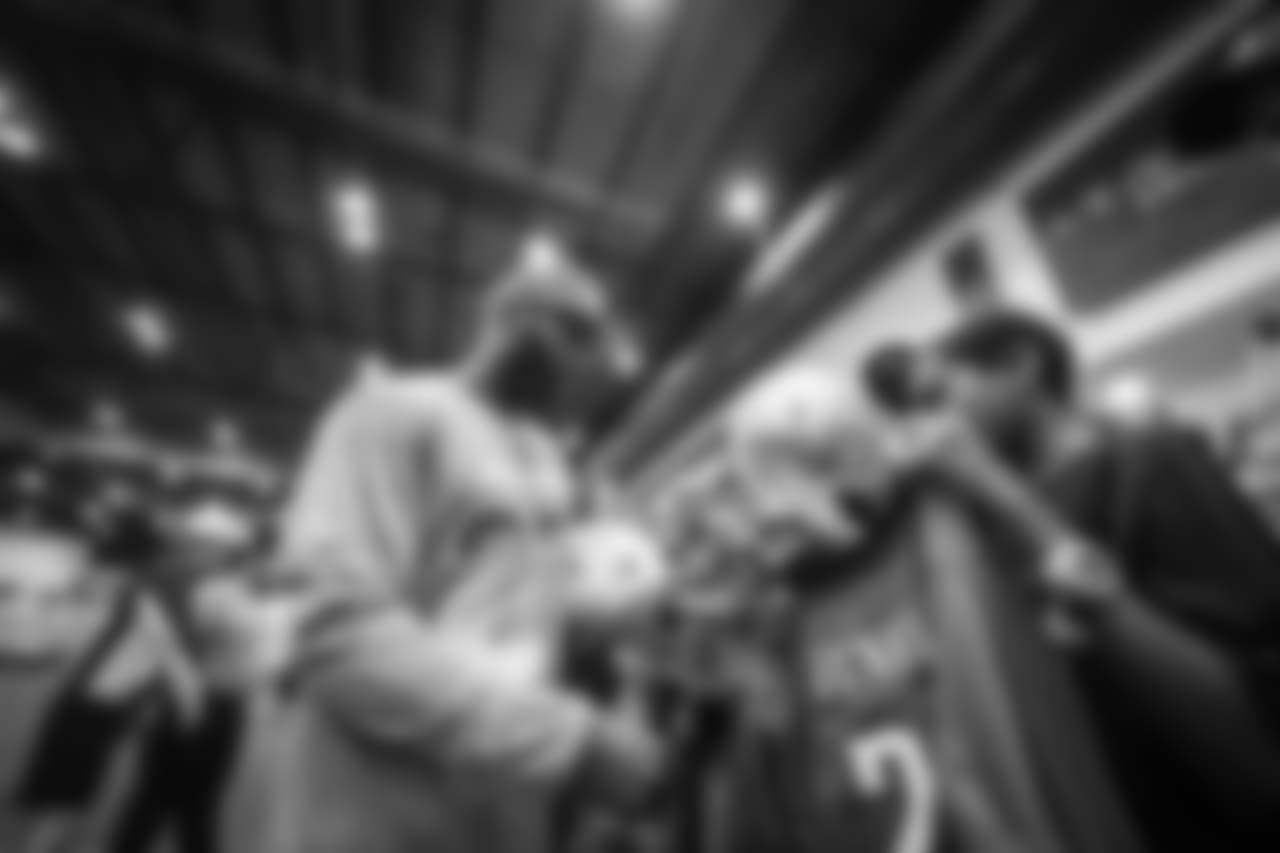 S Malcolm Jenkins signs autographs following practice