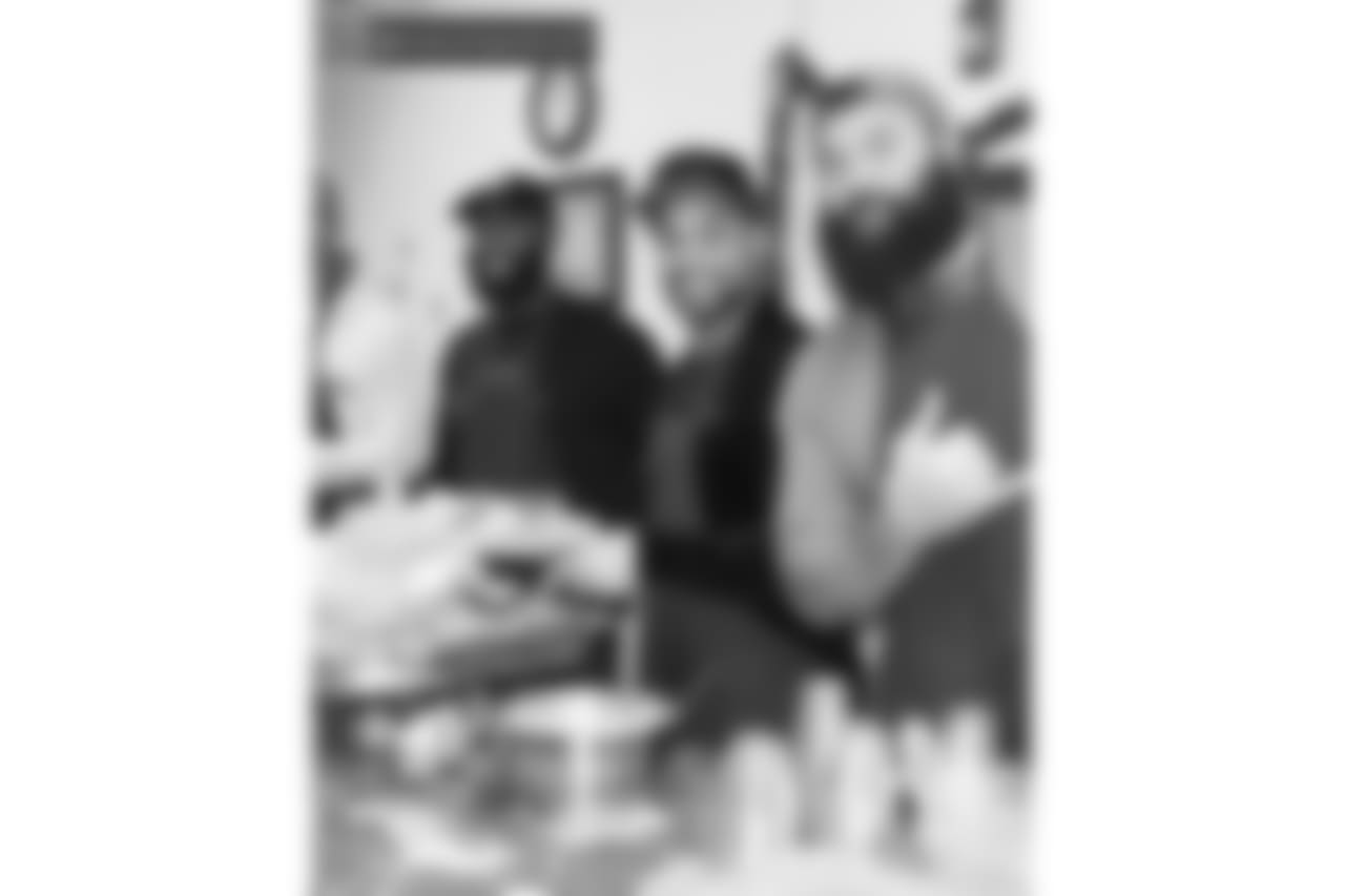 S Malcolm Jenkins: "Happy Holidays! My daughter says “daddy I had fun helping people today!” I don’t need anything else for the holidays ☺️ #elleellecoolj"