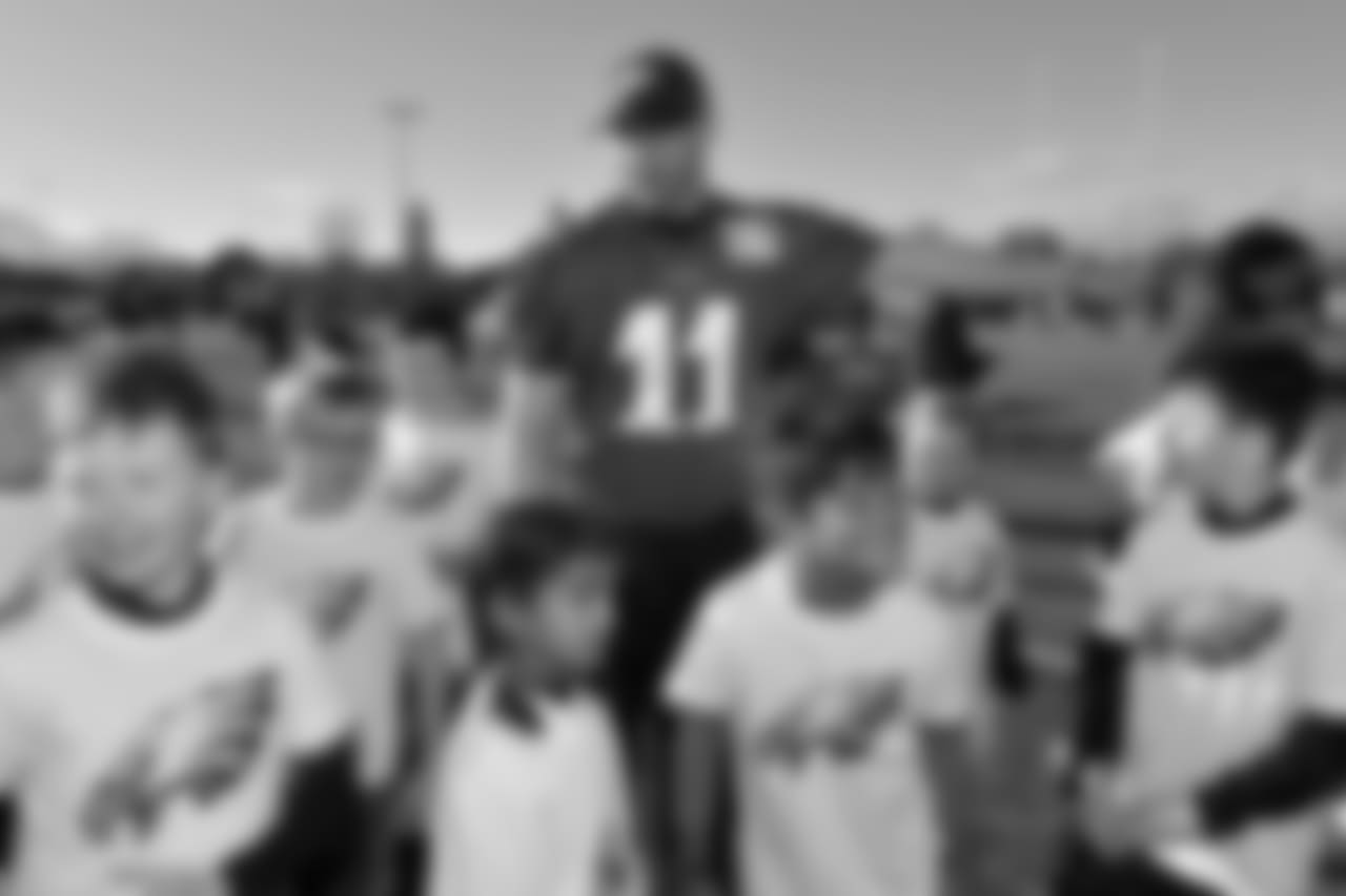 QB Carson Wentz pointing some children in the right direction