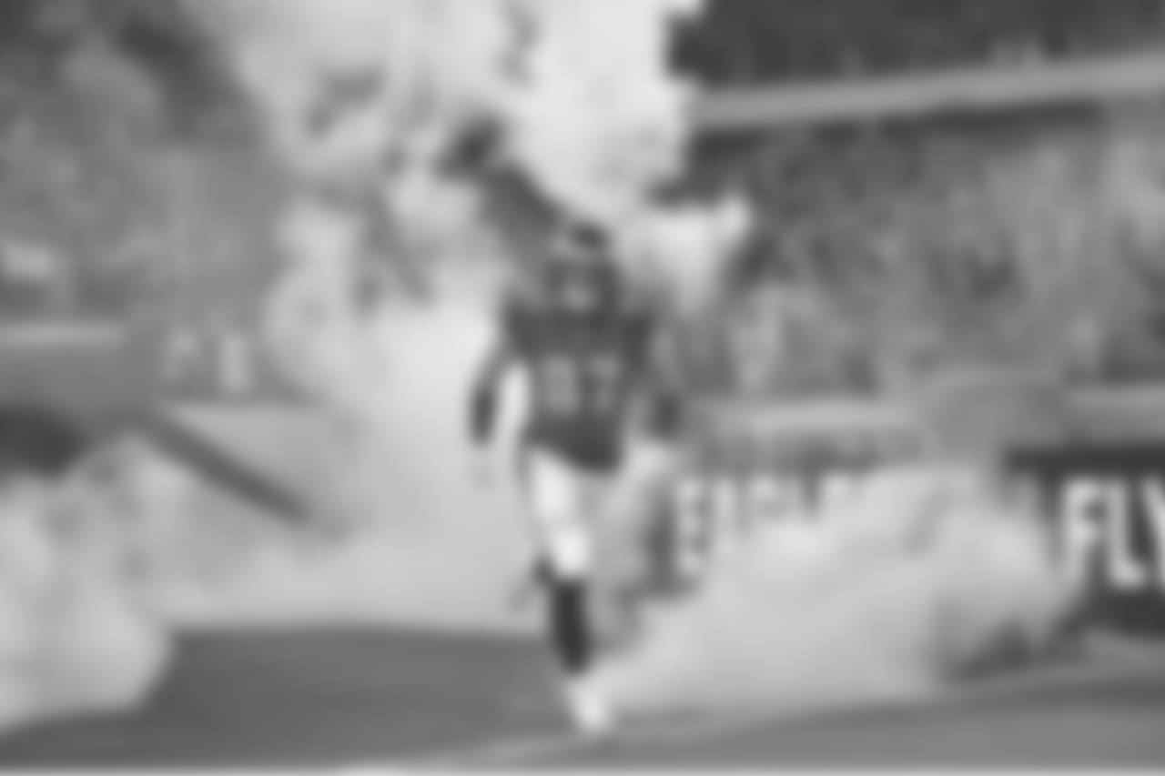 Brent Celek entering Lincoln Financial Field in 2017