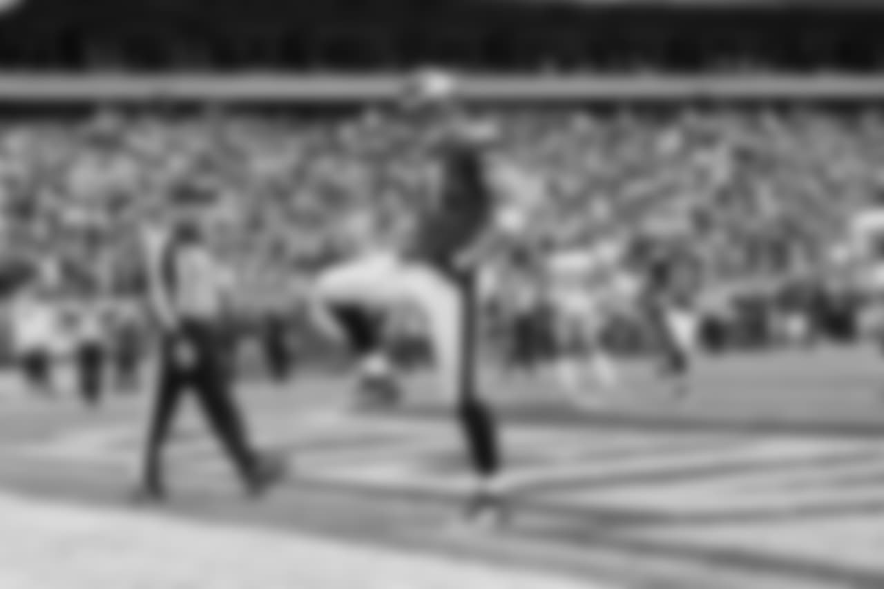 Brent Celek celebrates against the Giants