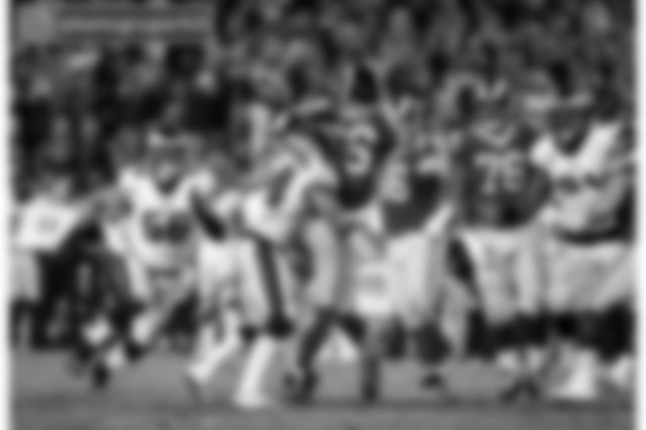 LB Kamu Grugier-Hill: "Can’t even put into words how last night went down!!! VICTORY MONDAY 🦅🔥#flyeaglesfly"