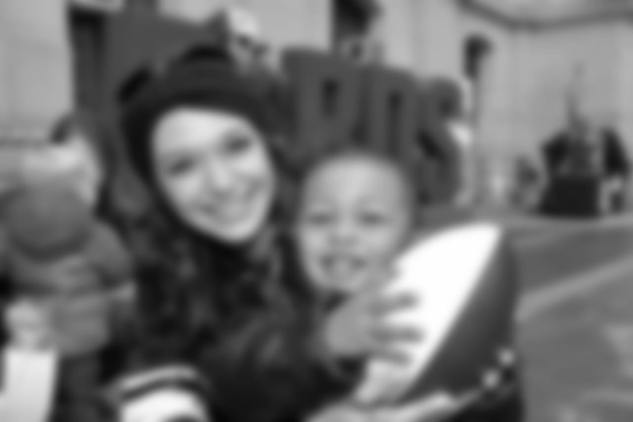 A young Eagles fan with one of the Eagles Cheerleaders