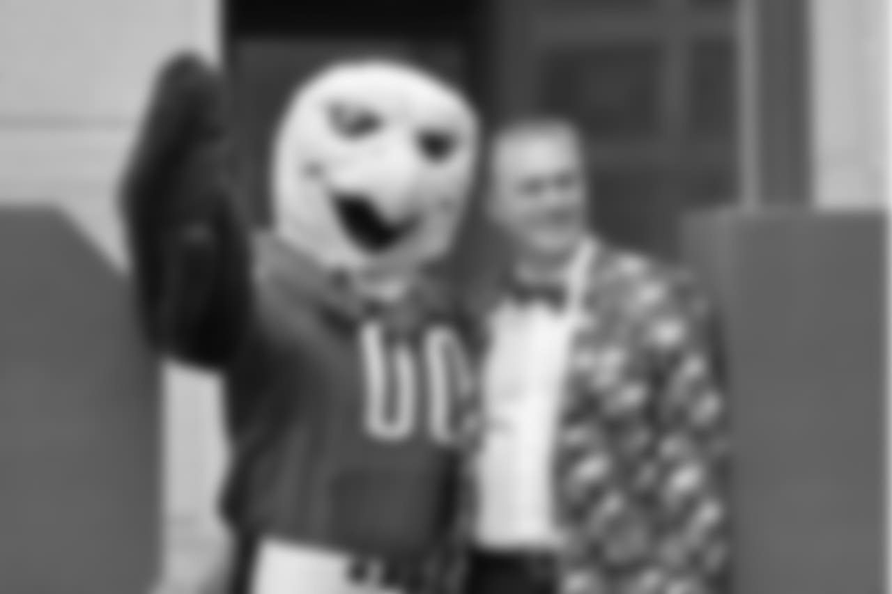 SWOOP with a sharply-dressed Eagles fan