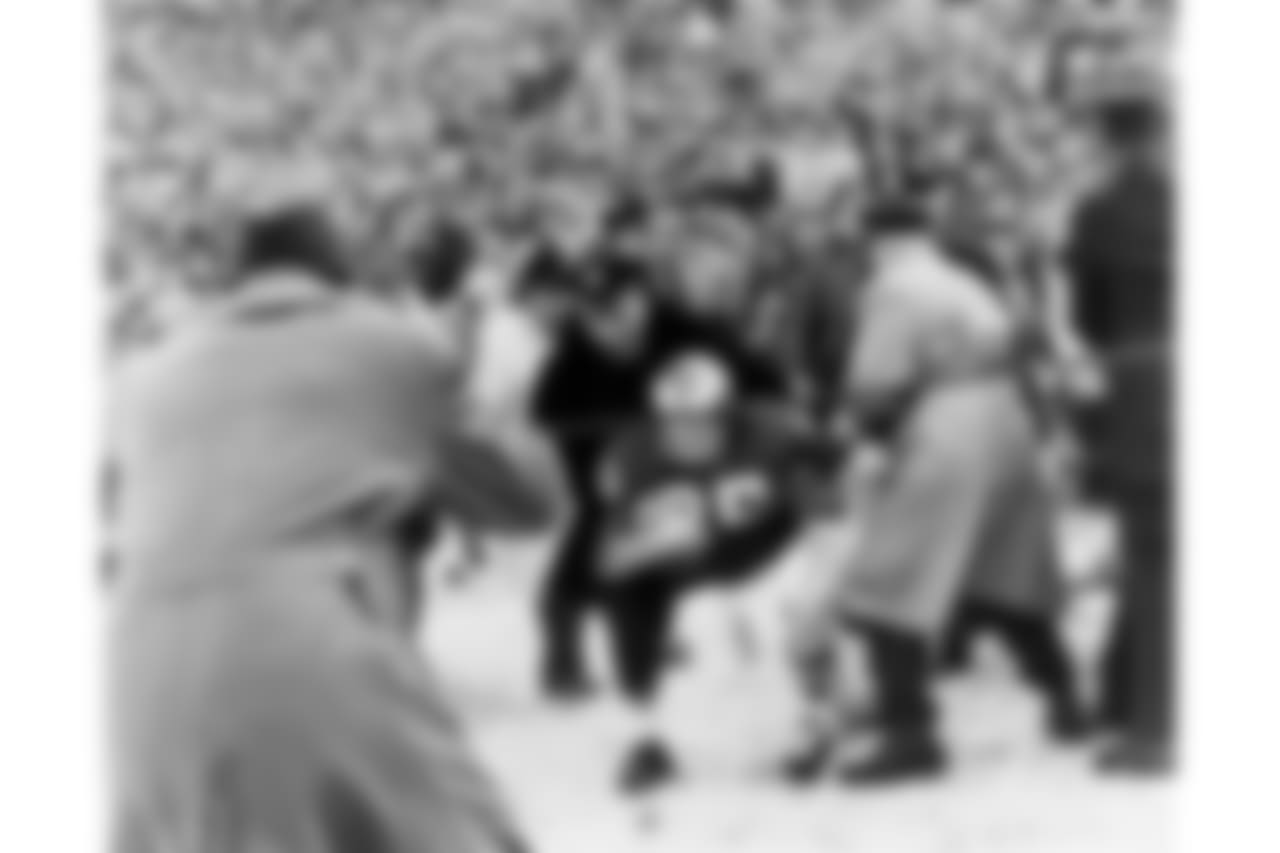 McDonald caught the game-winning pass from Norm Van Brocklin in the 1960 NFL Championship Game