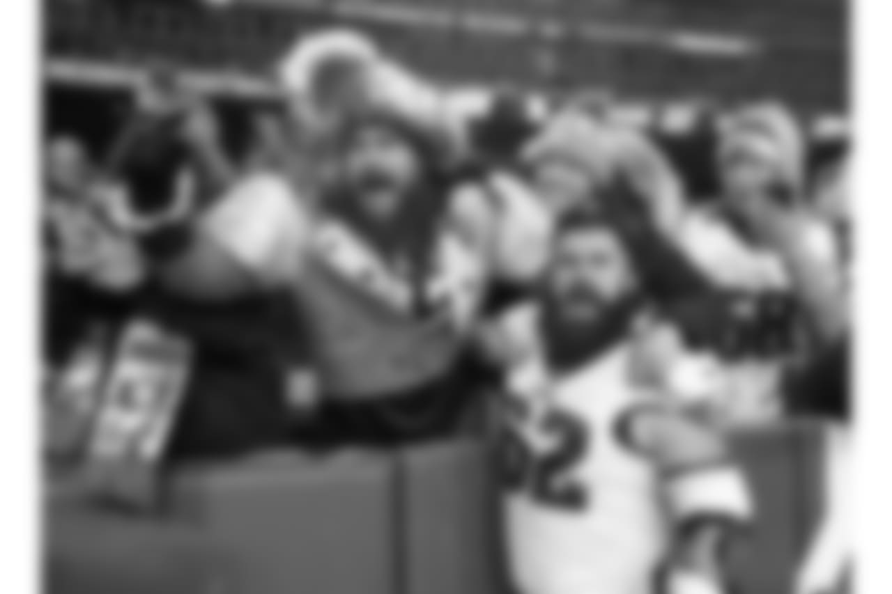 Jason Kelce and a Jason Kelce cosplayer
Philadelphia Eagles vs. Washington Redskins at FedExField in Landover, Md. on December 30, 2018