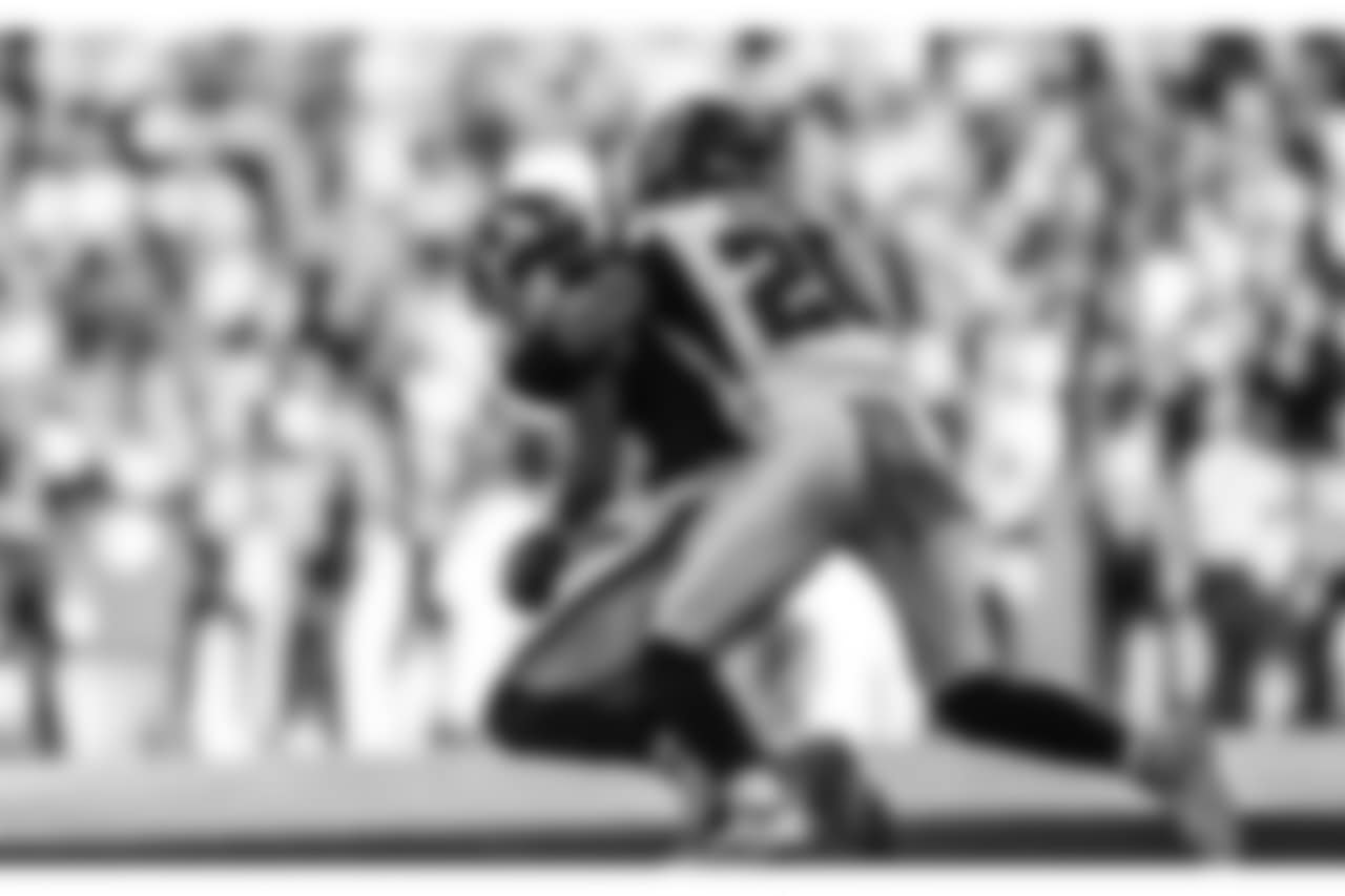 CB Isaiah Oliver
Atlanta Falcons / Carmen Mandato
