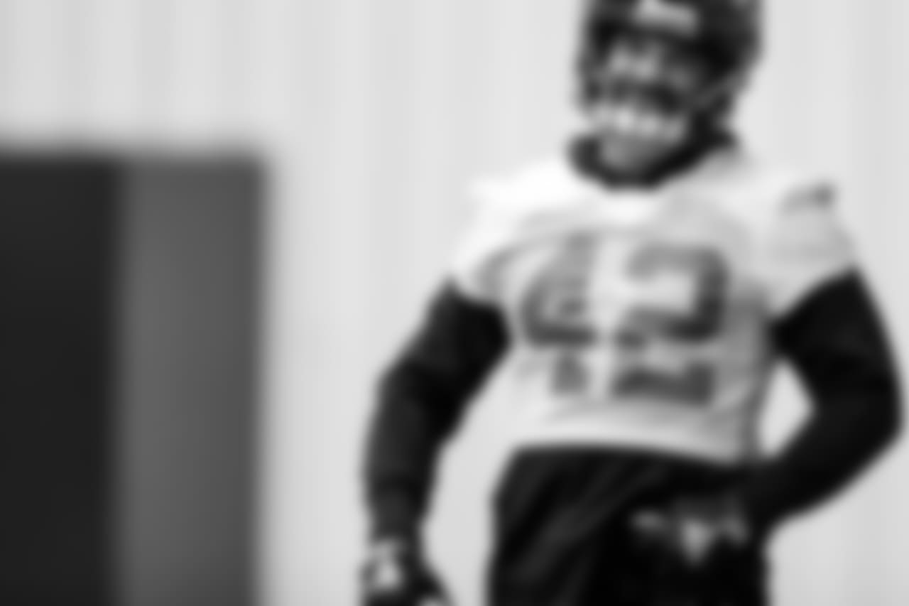 LB Duke Riley