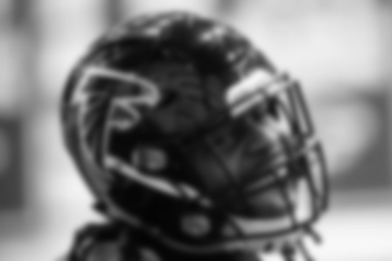 DE Steven Means
Atlanta Falcons/Carmen Mandato