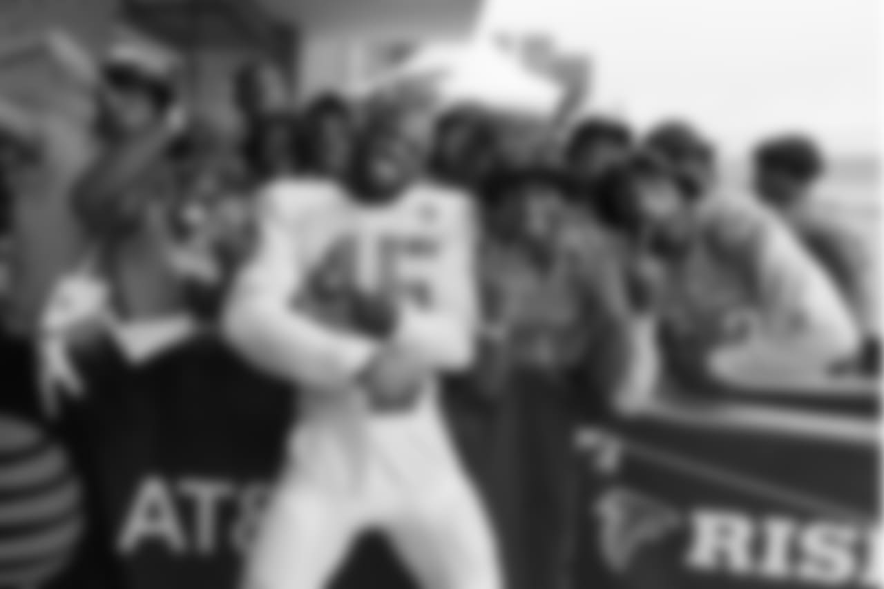 LB Deion Jones