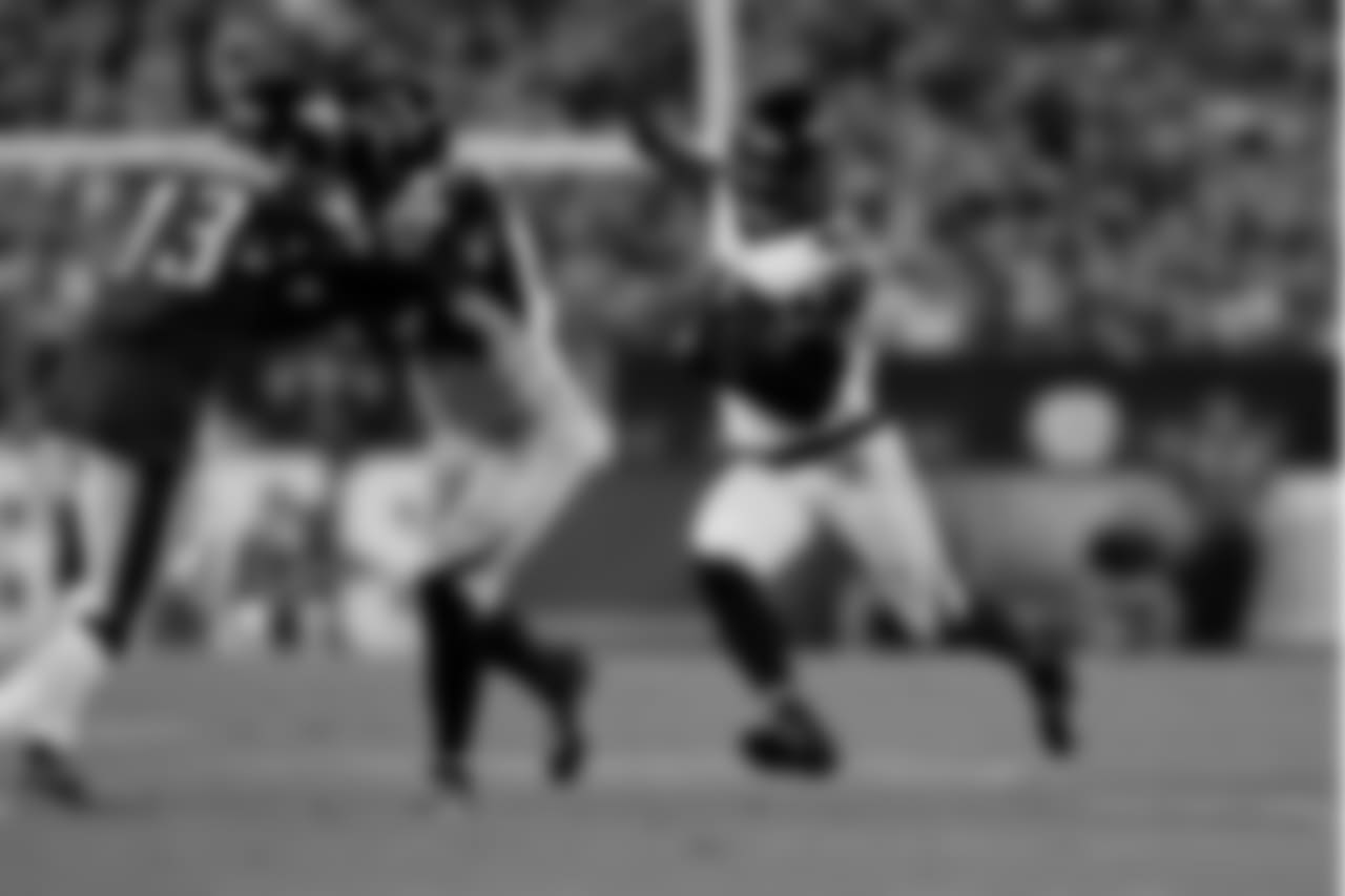 LB Deion Jones