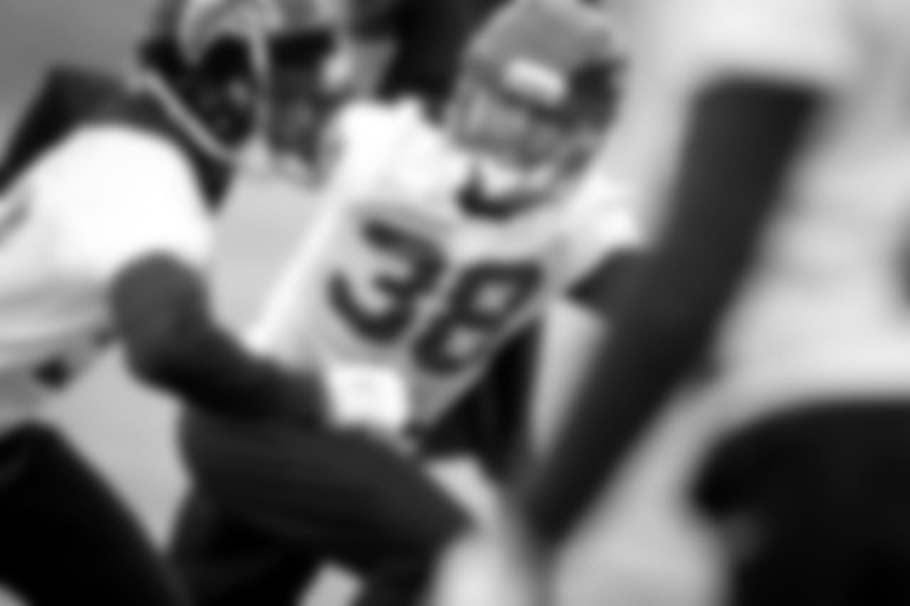 CB Taveze Calhoun