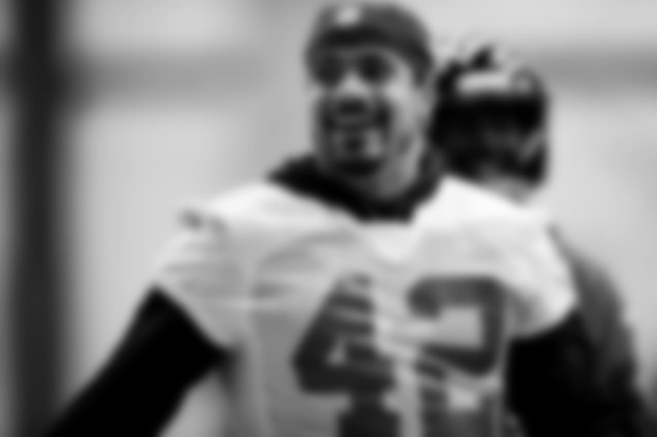 LB Duke Riley