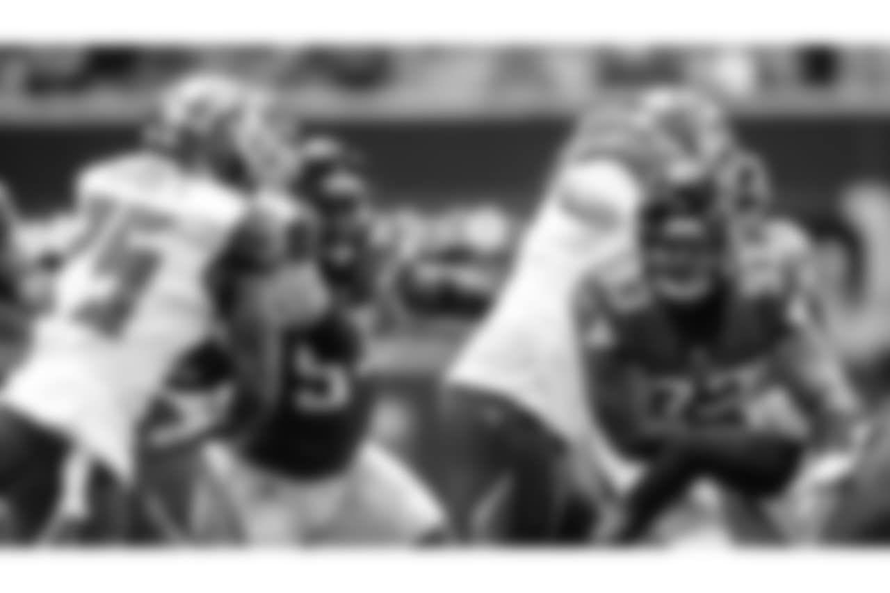 DT Deadrin Senat, DT Michael Bennett