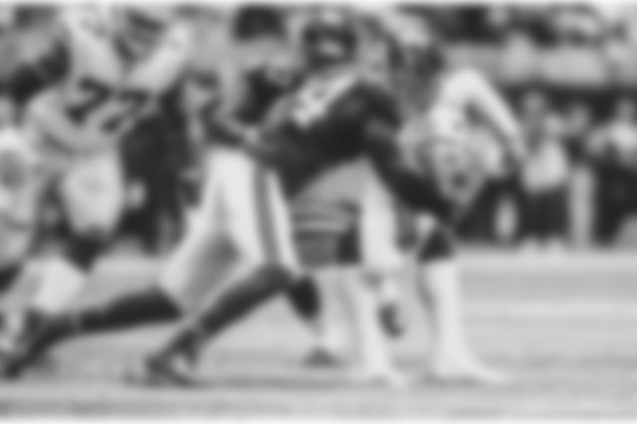 OLB Vic Beasley Jr.
Atlanta Falcons / Lynn Bass