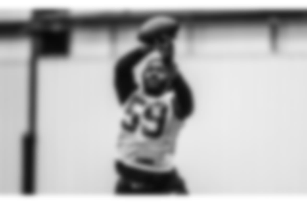 LB De'Vondre Campbell