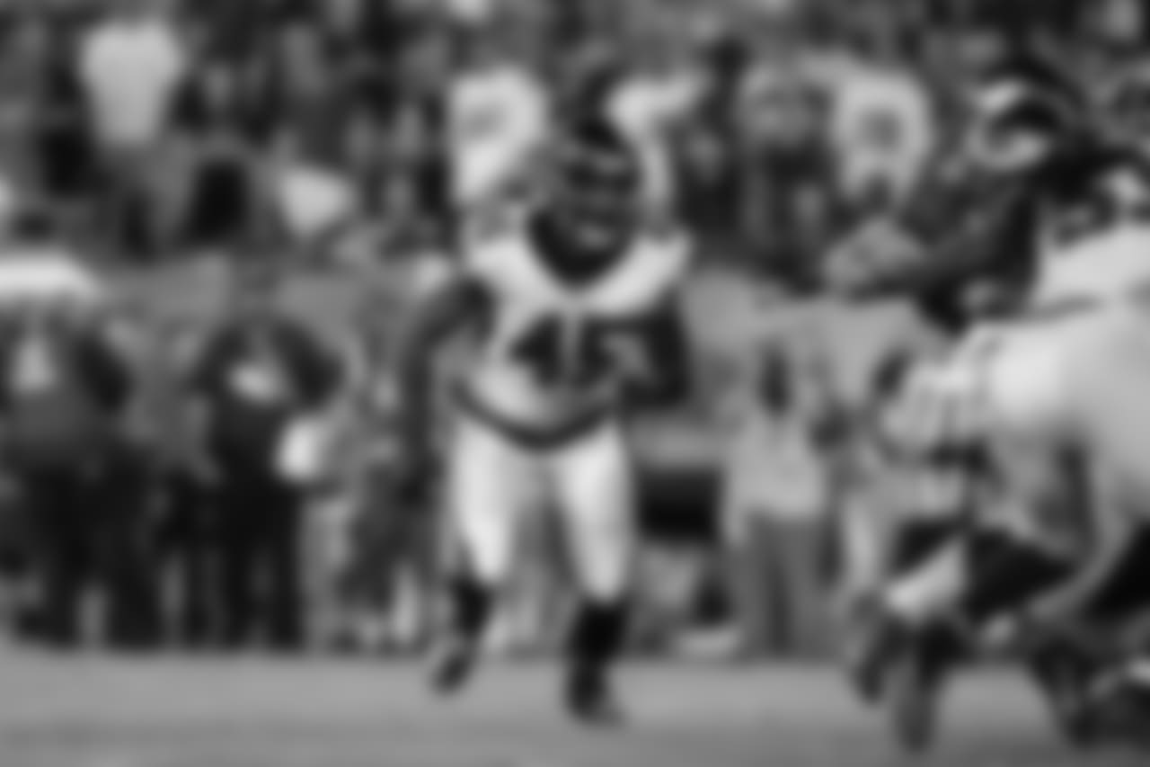 LB Deion Jones