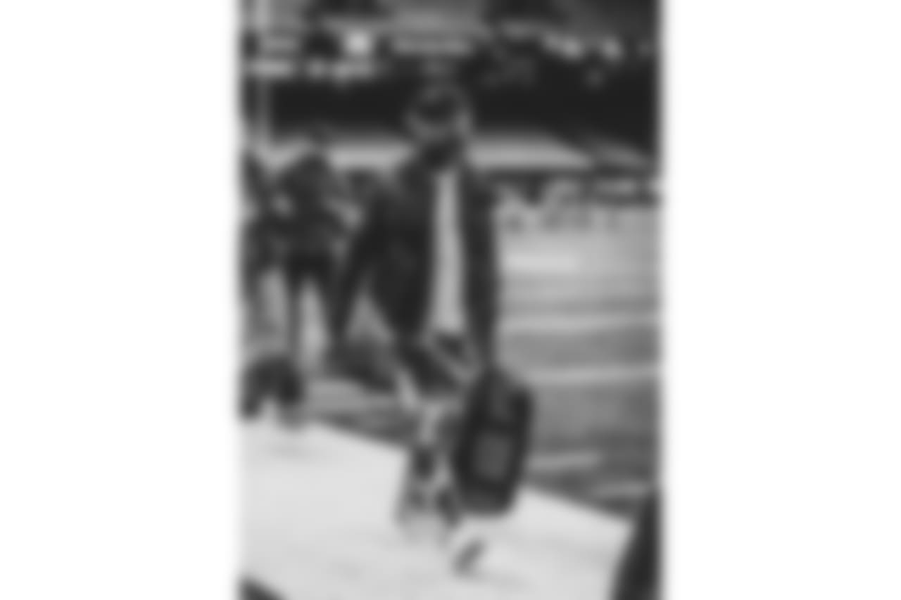 LB Deion Jones