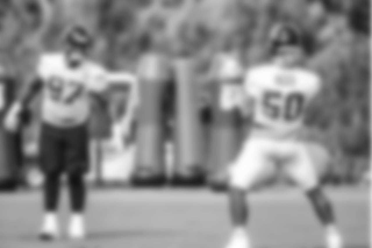 DT Grady Jarrett , DE Brooks Reed
Atlanta Falcons / Carmen Mandato
