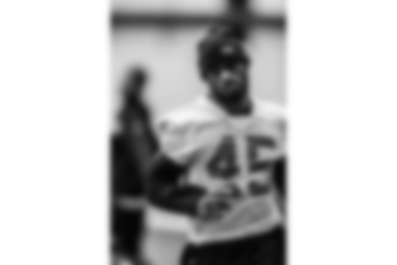 LB Deion Jones