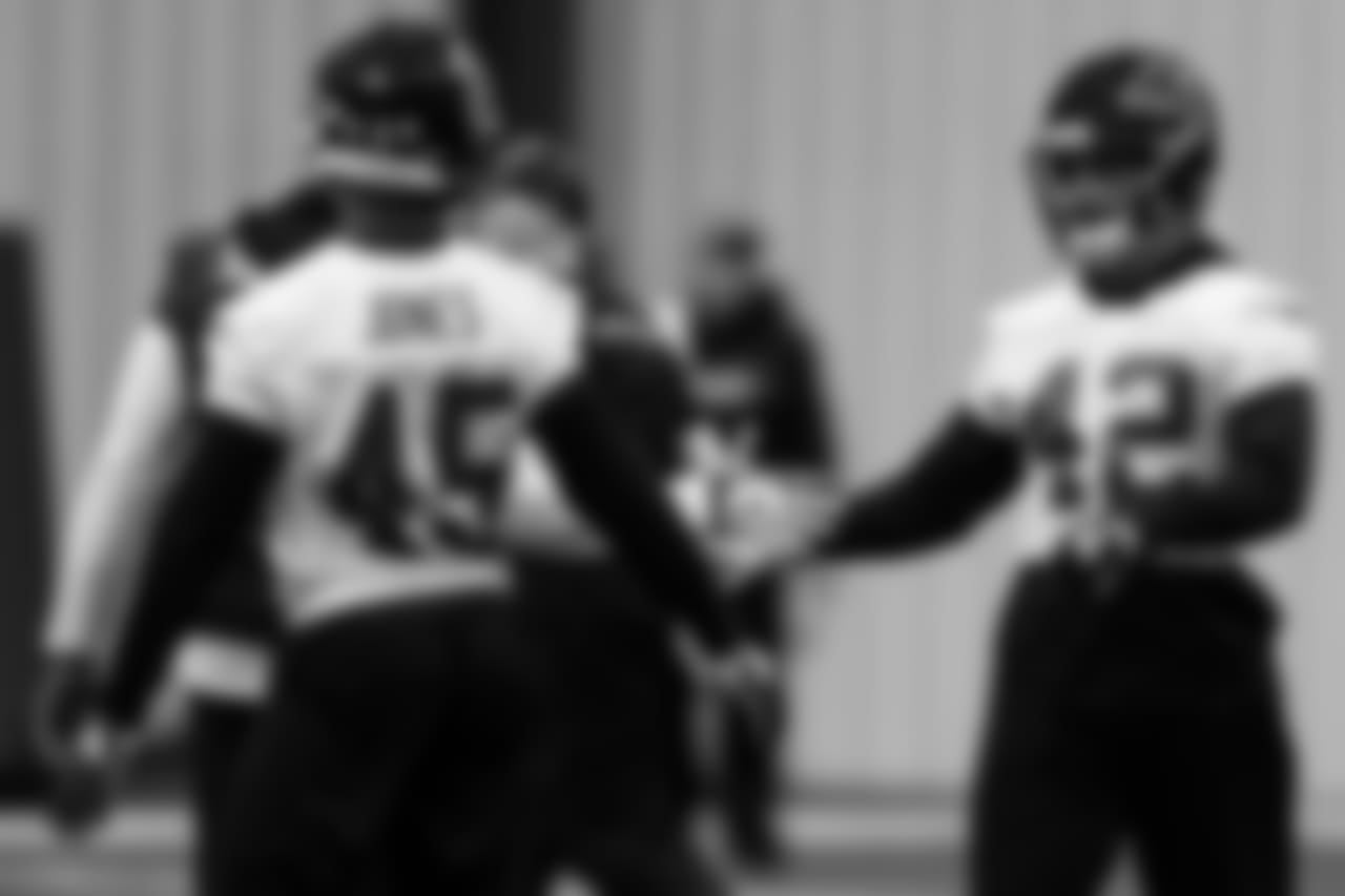 LB Duke Riley